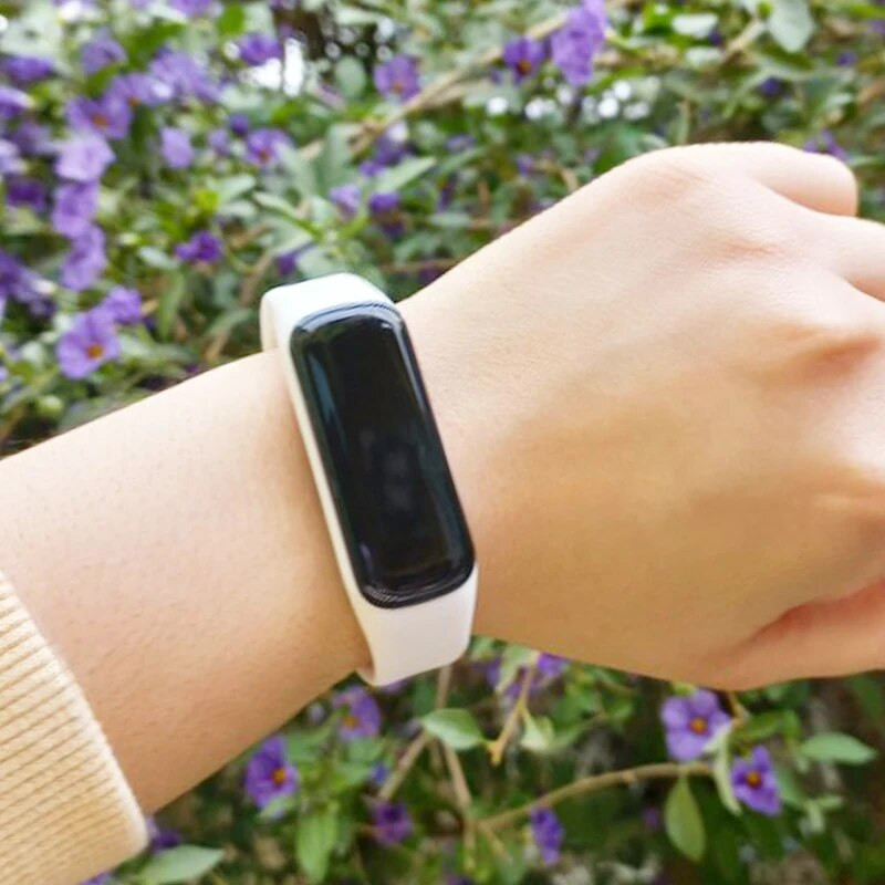 Silikoonrihm Samsung Galaxy Fit 2 SM-R220 rihmaga käevõru asendusrandme jaoks Galaxy Fit 2 kella Correa pehmete tarvikute jaoks