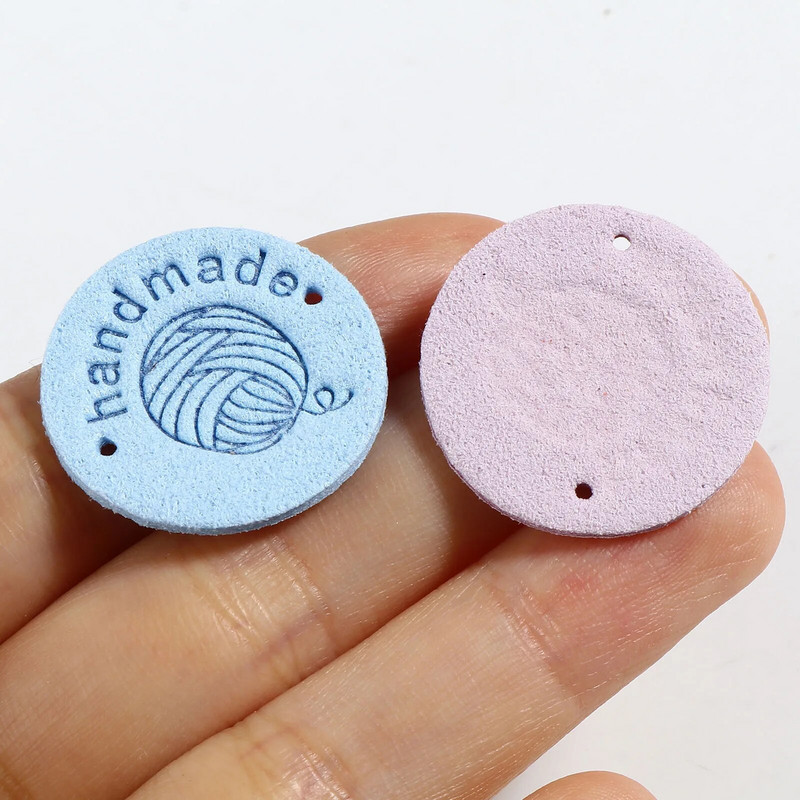20 TK Ümmargused sildisildid Lõngakera Käsitsi valmistatud kunstseemisnahast Reljeefsed rõivasildid Õmblusmütsitarvikud Rõivaste kudumissilt 25 mm