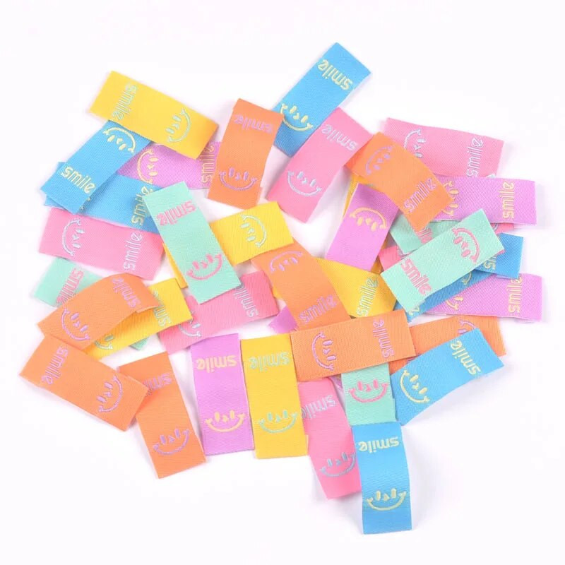 50Gb Krāsains smaids Izšuvums Colth Etiķetes Apģērba Mazgām Kopšanas Birkas Šūšanas Aksesuāri Amatniecība DIY Adīšanas soma Apavu piederumi