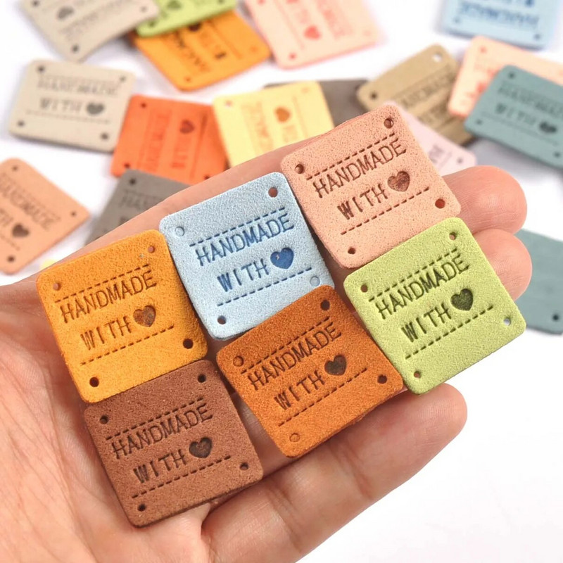 20Gb 2,5cm jauktas krāsas mini kvadrāts "Roku darbs ar mīlestību" Reljefa etiķetes Šūšanai Apģērbi Amatniecība Aksesuāri DIY Somas Cepures Tag