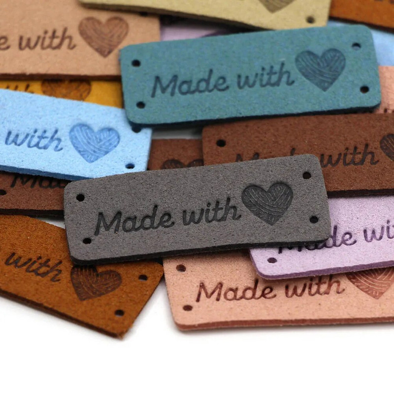 20 τμχ Ετικέτες Καρδιά Χειροποίητη Ετικέτα Φτιαγμένη με Αγάπη Ετικέτες για ρούχα Ραμμένα Δερμάτινα Ετικέτα DIY Καπέλο Κασκόλ Δώρο Αξεσουάρ ενδυμάτων