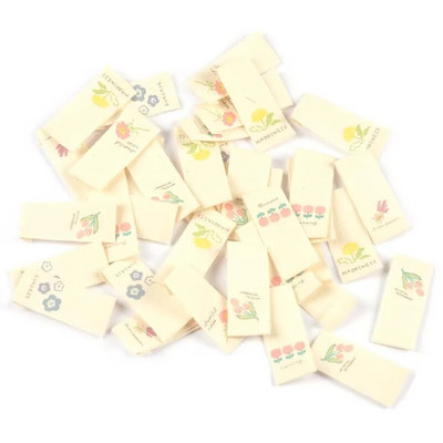 50 τμχ/παρτίδα Ετικέτες Πολύχρωμα Λουλούδια Έντυπη υφασμάτινη ετικέτα Ράψιμο Ρούχα Flag Παπούτσια Ρούχα DIY Αξεσουάρ χειροποίητων χειροτεχνιών C2887