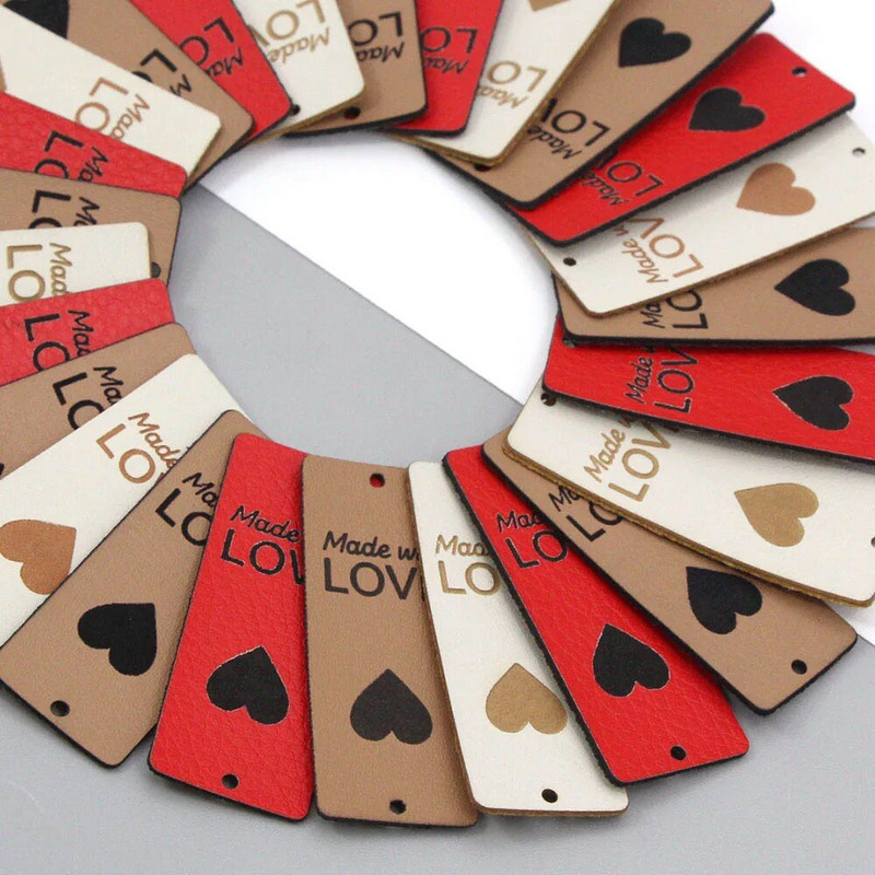 20 tk, mis on valmistatud armastussiltidega Käsitsi valmistatud silt Kunstlik PU-nahast sildid rõivastele Käsitsi valmistatud sildid mütside jaoks kootud õmblemine