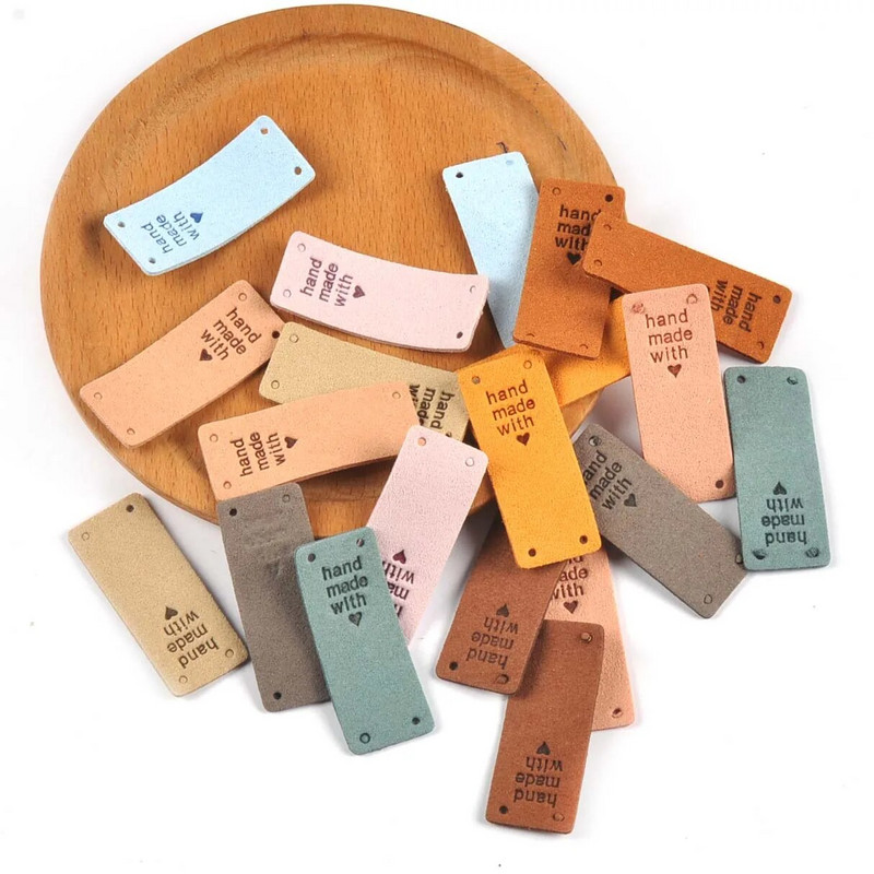 20 tk 20x50 mm mitmevärviline kiri, käsitsi valmistatud reljeefsete siltidega õmblemiseks Rõivad Aksessuaarid Rõivaste jalatsid Kotid Sildid DIY käsitöö