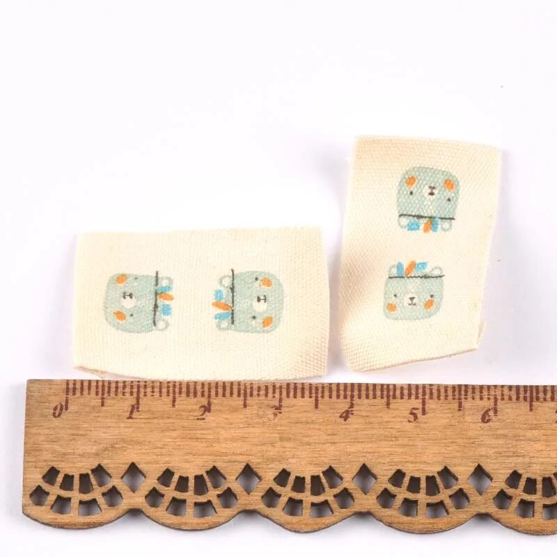 ανάμεικτα 50 τμχ Ζώο εμπριμέ μπεζ βαμβακερή υφασμένη ετικέτα για ετικέτες φροντίδας ρούχων Παπούτσια κινουμένων σχεδίων Τσάντες που πλένονται Ετικέτες ενδυμάτων CP2244