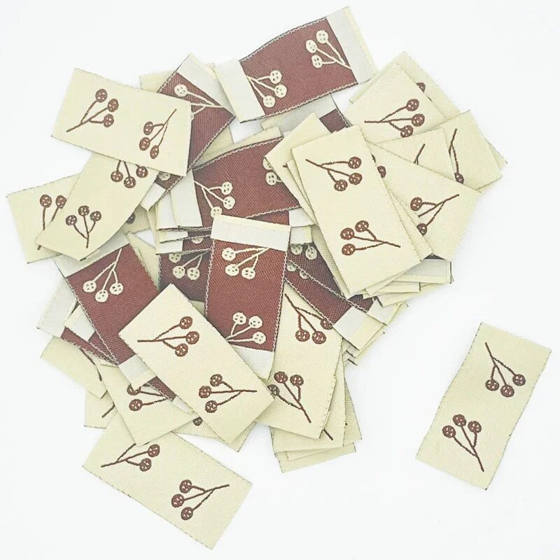 Ετικέτες ετικέτας 100 τμχ Χειροποίητα Ρούχα Ετικέτες Μοτίβο με φύλλα σφενδάμου Χειροποίητη ετικέτα για πλεκτά καπέλα Αξεσουάρ ραπτικής ετικέτας ενδυμάτων χειροτεχνίας DIY