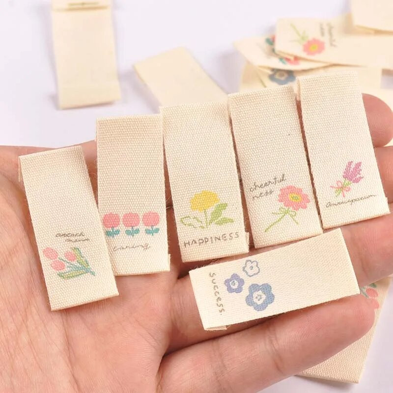 50ΤΜ/Παρτίδα 1,6x3,8cm Λουλούδι Μπεζ Ετικέτες για είδη ραπτικής Τσάντες φροντίδας Ετικέτα Ρούχα Χειροποίητα Αξεσουάρ DIY Crafts C2887