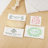 Καθαρό βαμβακερό χειροποίητο επίπεδο ύφασμα με μαύρες πράσινες ετικέτες, υφασμάτινα αξεσουάρ, αξεσουάρ ραπτικής DIY, ετικέτες ρούχων