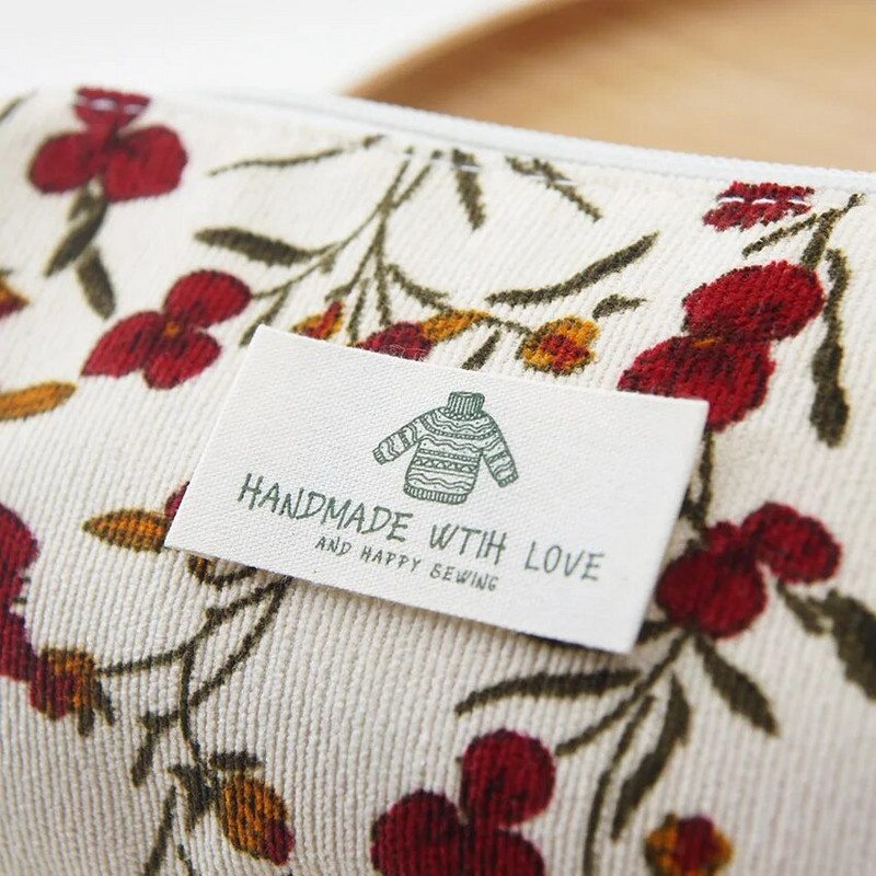 Καθαρό βαμβακερό χειροποίητο επίπεδο ύφασμα με μαύρες πράσινες ετικέτες, υφασμάτινα αξεσουάρ, αξεσουάρ ραπτικής DIY, ετικέτες ρούχων