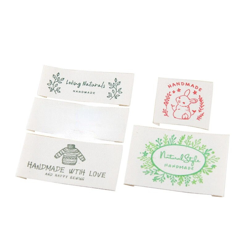 Καθαρό βαμβακερό χειροποίητο επίπεδο ύφασμα με μαύρες πράσινες ετικέτες, υφασμάτινα αξεσουάρ, αξεσουάρ ραπτικής DIY, ετικέτες ρούχων