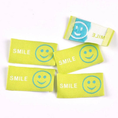 50Pcs 49x25mm Нов модел на усмивка Етикети за бродерия на дрехи за Направи си сам консумативи за дрехи Ръчно изработени шевни аксесоари Етикети за плетене