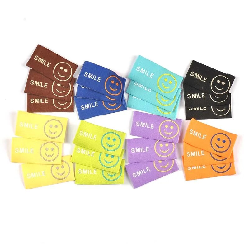 50 τμχ 49x25 χιλιοστά Νέο χαμόγελο κέντημα Ετικέτες ενδυμάτων για DIY ρούχα προμήθειες Χειροποίητα αξεσουάρ ραπτικής Ετικέτες πλεξίματος