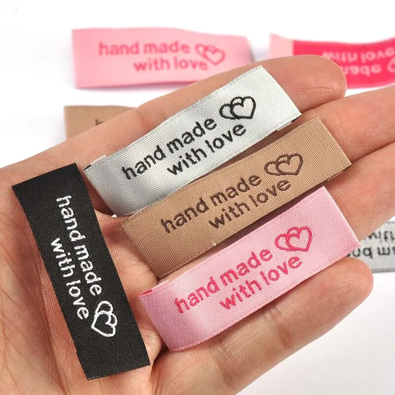 50vnt./stal. 5x1.6cm Širdelės raidės, išsiuvinėtos etiketės Drabužių krepšiai Siuvimo reikmenys Pasidaryk pats amatai Drabužių etiketės Rankų darbo medžiagos