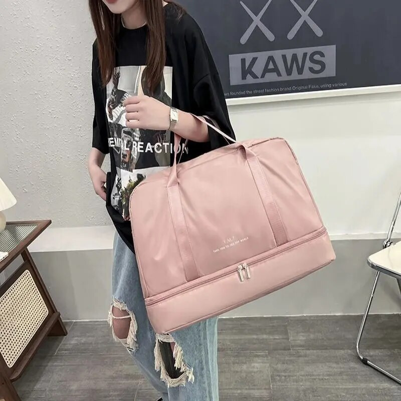 Ceļojumu ūdensnecaurlaidīga sporta zāles soma Weekender, ko nēsāt līdzi pa nakti sievietēm ar ratiņu piedurknes mitru kabatu