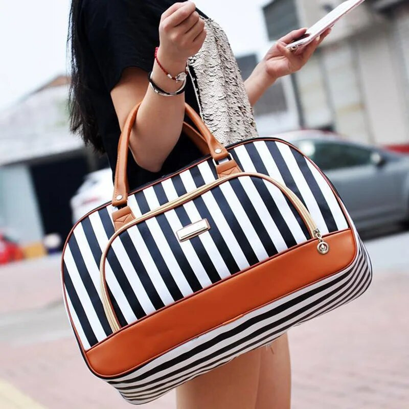 Naiste reisikott Moodne nahast prindiga pagasi kott veekindel, suure mahutavusega naiste vabaaja nädalavahetuse kott reisikäekott