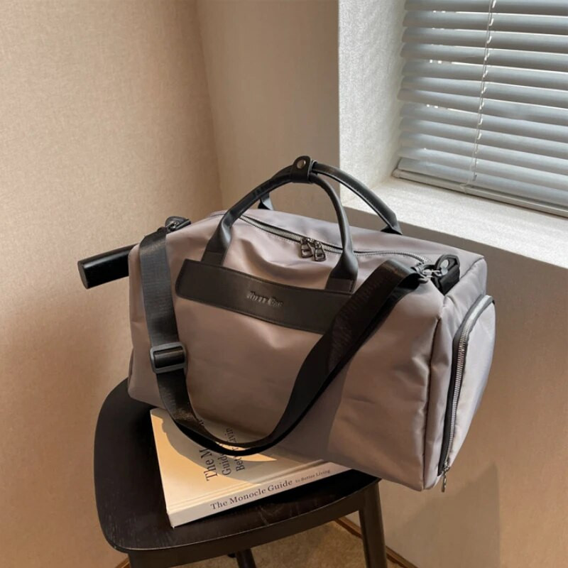 Jauna sporta fitnesa soma sausai un slapjai atdalīšanai, daudzfunkcionāla liela ietilpības ūdensnecaurlaidīga pārnēsājama ceļojumu soma ar šķērsām