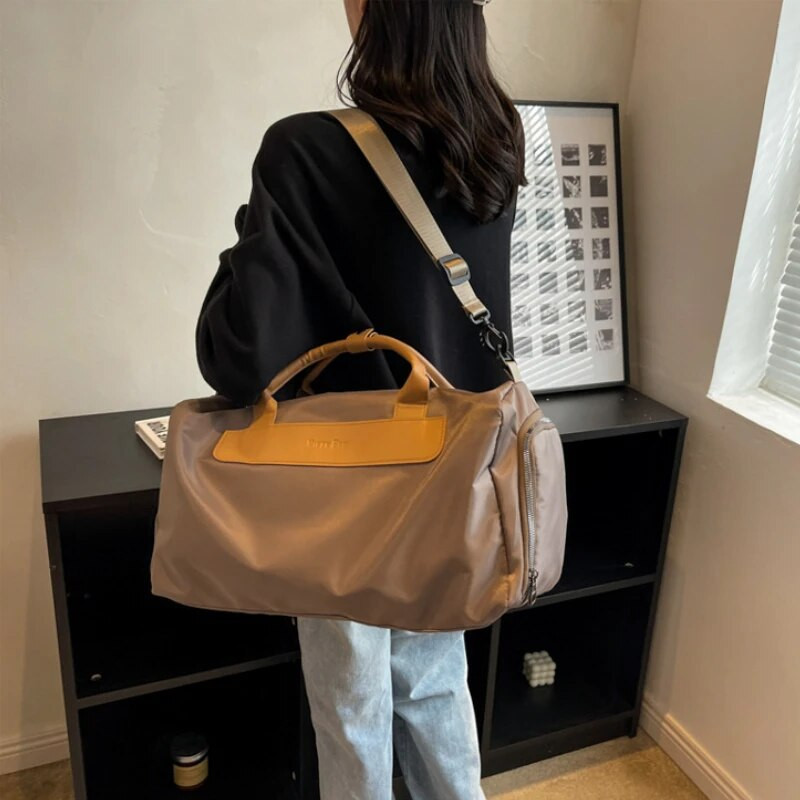 Jauna sporta fitnesa soma sausai un slapjai atdalīšanai, daudzfunkcionāla liela ietilpības ūdensnecaurlaidīga pārnēsājama ceļojumu soma ar šķērsām