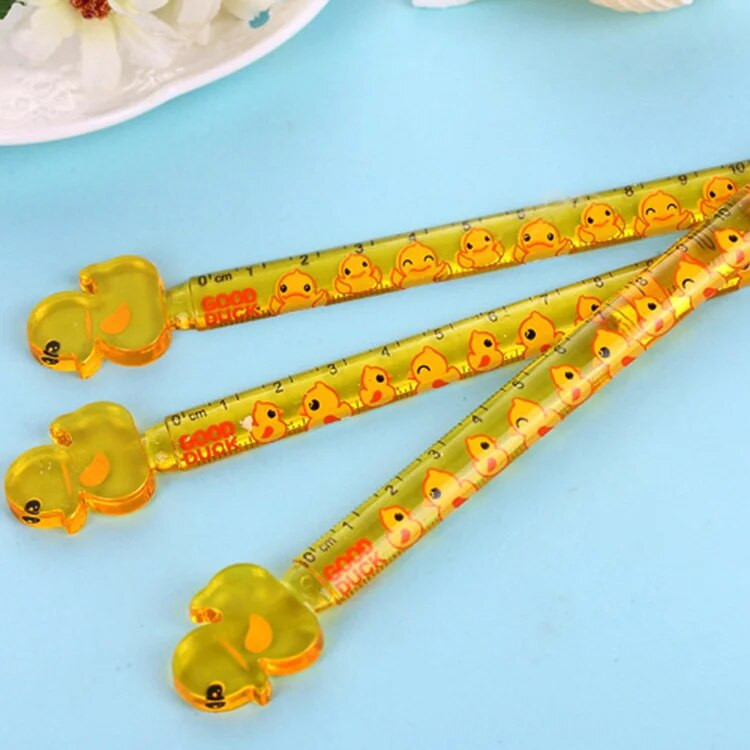 4 gabalu jauka pīle, taisns lineāls, rakstāmpiederumi, karikatūras zīmēšanas mērīšana