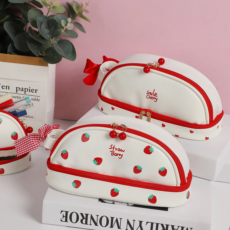 JIANWU lielas ietilpības ķiršu zīmuļu futrāļi divslāņu pārnēsājami Strawberry Love PU zīmuļu soma Kawaii kancelejas piederumi skolas piederumi