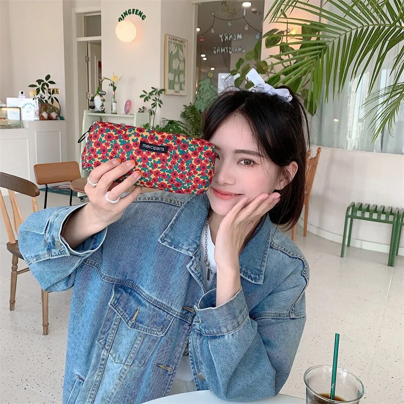 Velveta ziedu zīmuļu futrāļi Ceļojumu kosmētikas lūpu krāsas maciņa uzglabāšanas soma Kawaii sievietēm grims rokassomas Organizatora maka maisiņš