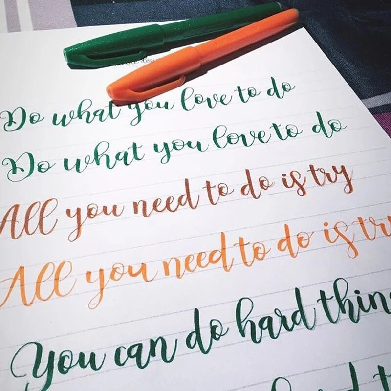 1 gab Japan Pentel Touch Brush Pildspalva ar mīkstu galu pasteļkrāsu kaligrāfijas pildspalvas Zīmēšanas mākslas marķieri Burti Skolas mākslas piederumi