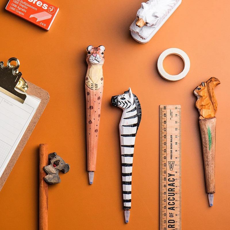 Koka grebuma dzīvnieku pildspalva ar rokām darināta koka mākslas melnā krāsa gēla tintes pildspalvas rakstīšanai parakstu dekorēšanai biroja skola A6029