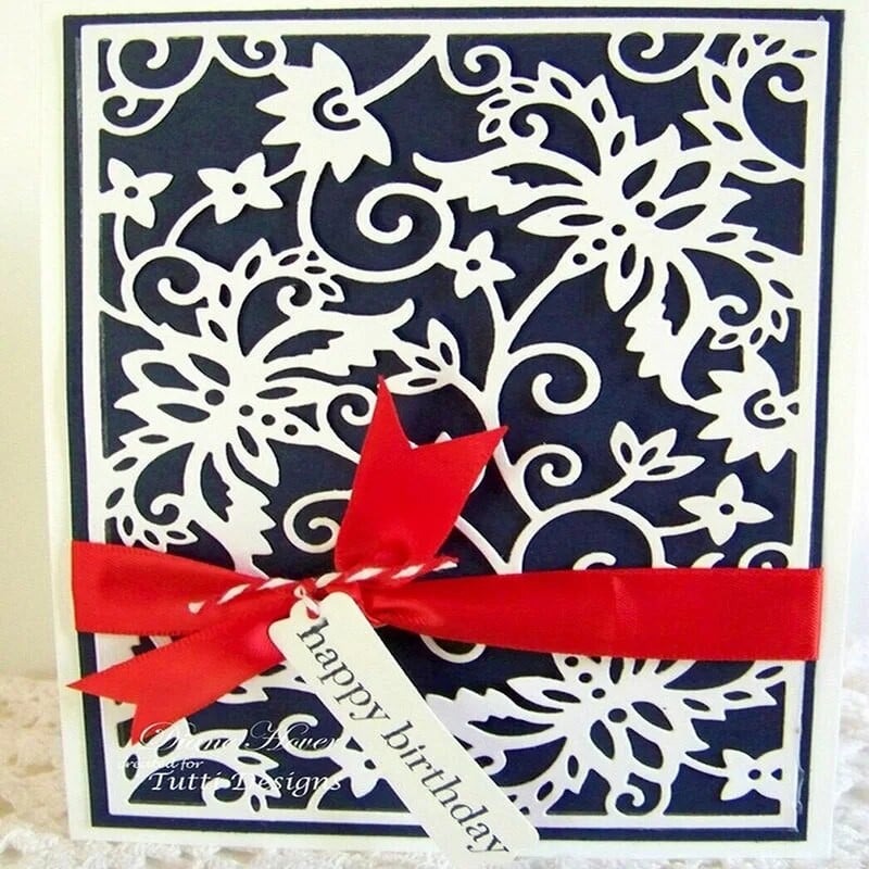 Aia taustal metallist lõikevormid, kaunistused, väljalõigete album, paberist käsitöö nuga, teraga stantsimise šabloonid