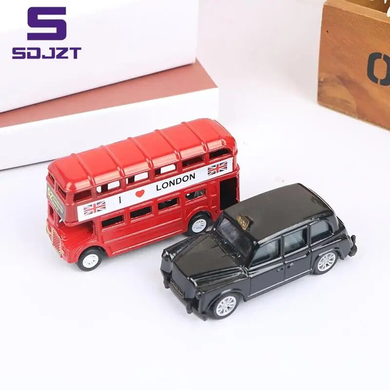 Vintage British Europe autobusa modelis Miniatūra sarkana, zaļa zīmuļu asināmā Londonas metāla retro mājas dekorēšana antīka bērnu rotaļlieta