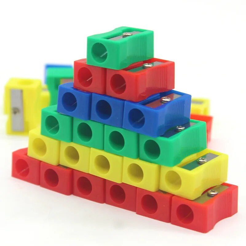 100gab/partija Mini plastmasas zīmuļu asināmais Candy Color standarta zīmuļu griešanas mašīna Studentu skolas biroja kancelejas preču vairumtirdzniecība