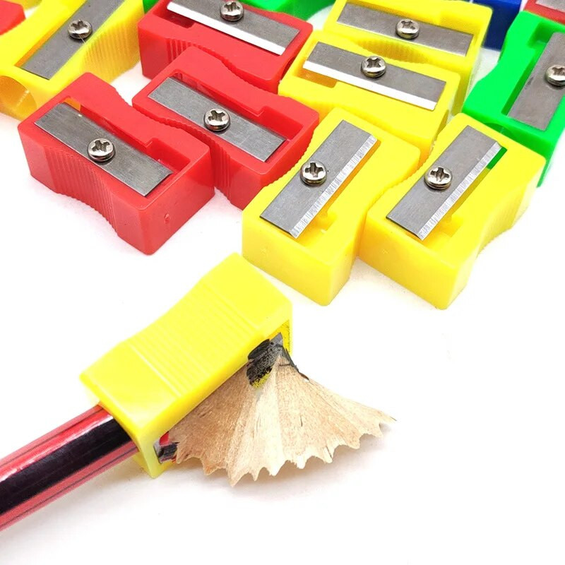 100gab/partija Mini plastmasas zīmuļu asināmais Candy Color standarta zīmuļu griešanas mašīna Studentu skolas biroja kancelejas preču vairumtirdzniecība