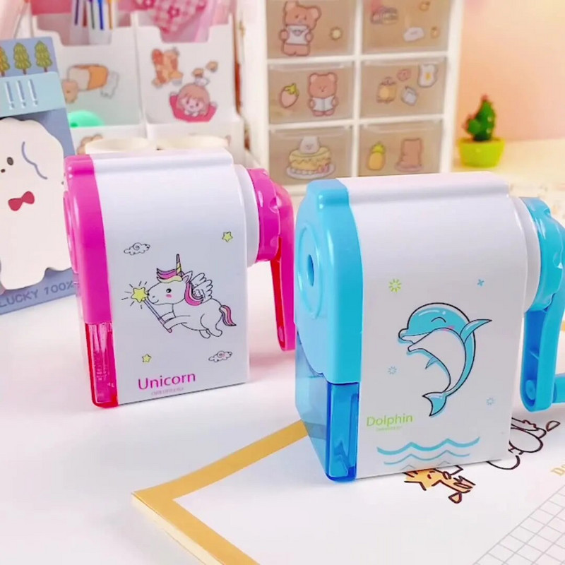 Käsivändaga armas delfiinide mehaaniline teritaja pliiatsi jaoks koolitarvete jaoks. Loomingulised kirjatarbed tagasi lapse kooli