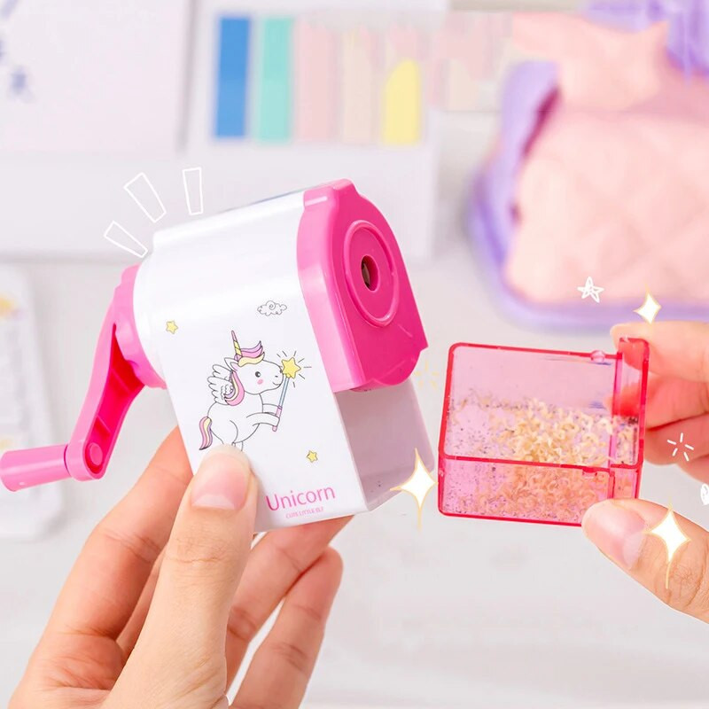 Käsivändaga armas delfiinide mehaaniline teritaja pliiatsi jaoks koolitarvete jaoks. Loomingulised kirjatarbed tagasi lapse kooli