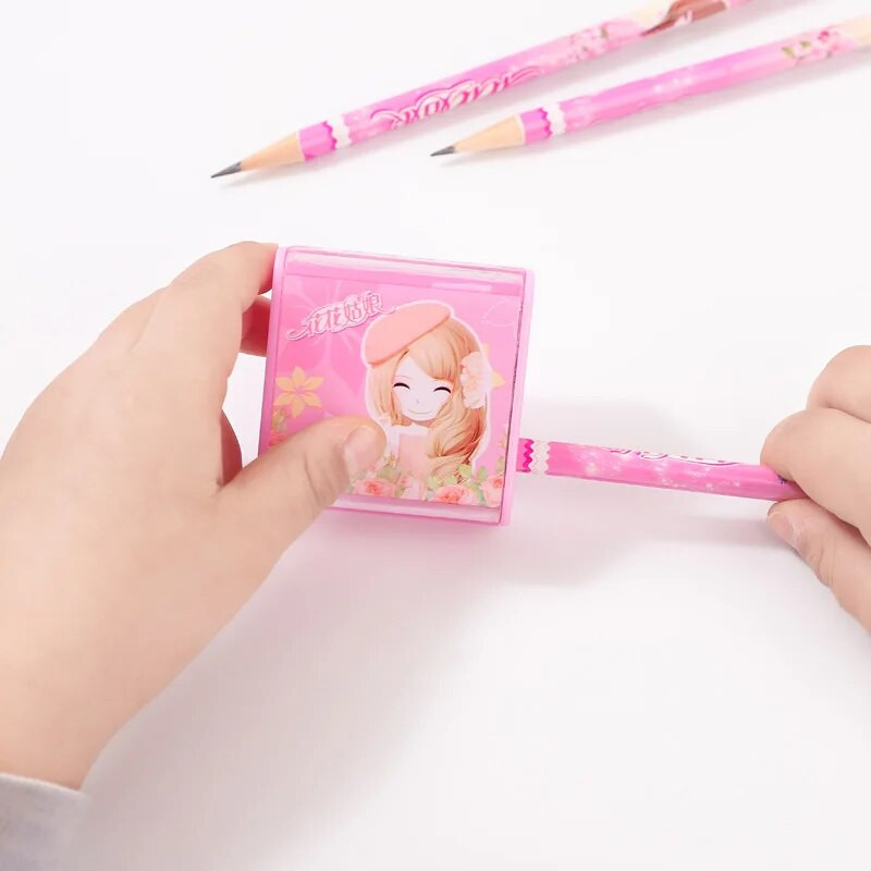 Lilletüdruku pliiatsiteritaja Tüdrukute käsitsi vändaga väike spetsialiseeritud lasteaed, paksu kolmnurga pliiatsiteritaja hulgimüük