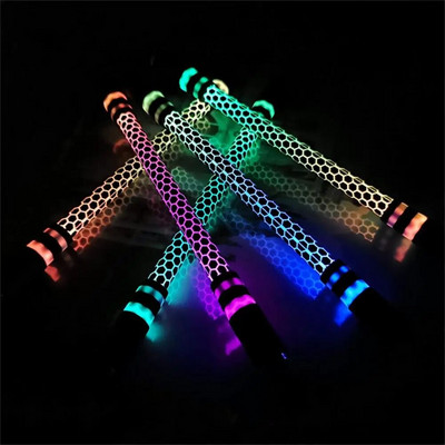 Flash Creative Удароустойчива въртяща се писалка Flash Colorful Lights Decompress Exercise Hand-on Ability Finger Pen for Student Gift Toy