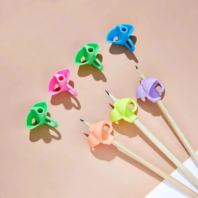 5gab trīs pirkstu pildspalvu turētājs bērnu iesācēju pildspalvas satveršanas korektoram pamatskolas skolēniem Kancelejas pildspalvu futrālis