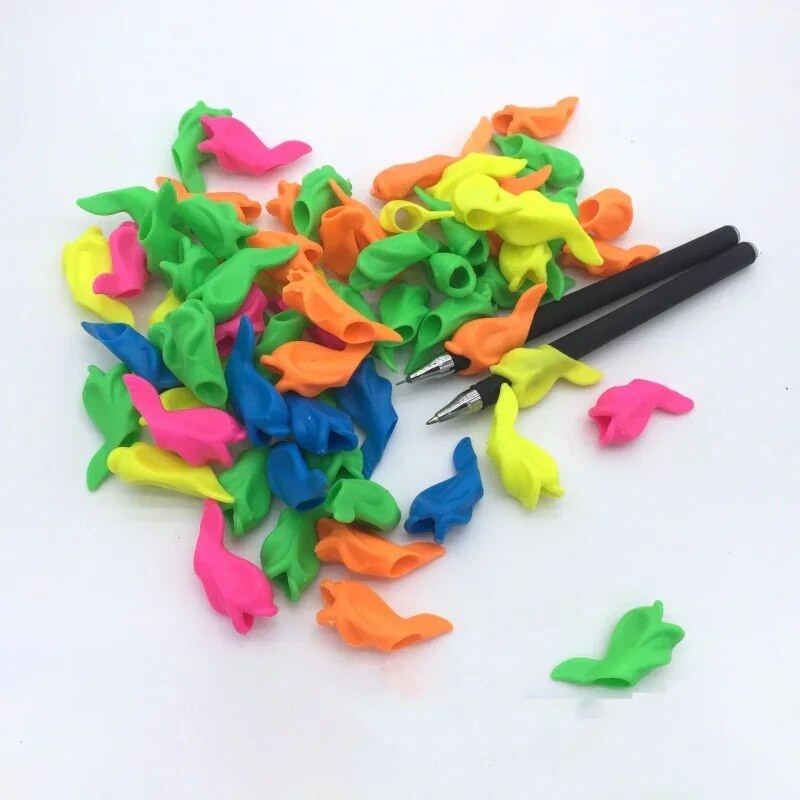 20 tk. Uus armas silikoonist kalast pliiatsi käepide, õpilastele mõeldud kirjutusklambritega pliiatsi varrukas.