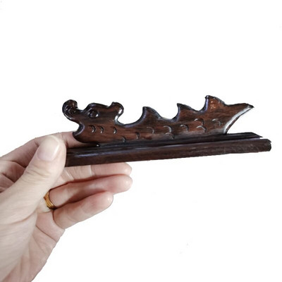 EZONE hiina kalligraafia maalipintslihoidja raam, must Catalpa puidust pliiatsihoidja kirjutav praktiline pliiatsi tugi