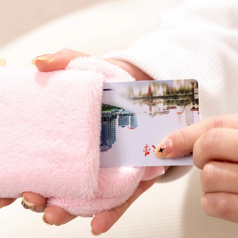 Armsad multifilmitegelased plüüsis Kpop albumi kaardihoidja Bussikaart panga ID-kaart kaitsev ekraanivarrukad õpilaste kott ripats kingitus