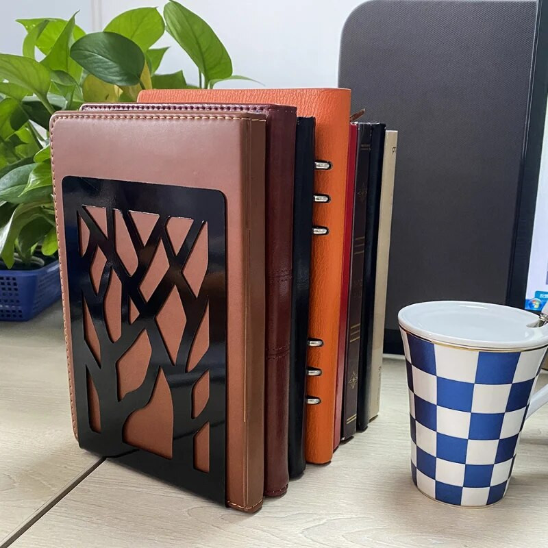 2gab. Grāmatu statīvs Grāmatu statīva atbalsta paraugs.