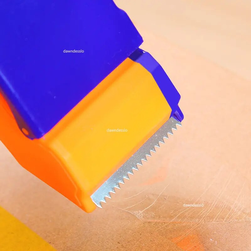 Πλαστική σφράγιση συσκευασίας συσκευασίας διανομέας ταινίας συσκευασίας δέματος 48 χιλιοστών πλάτους κυλίνδρου κοπής ταινίας σφράγισης θήκη ταινίας Χειροκίνητη μηχανή συσκευασίας