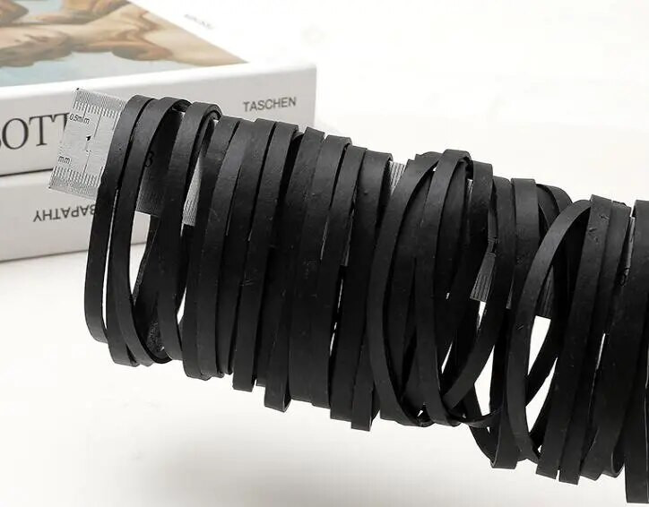 Melna rūpnieciskā gumijas lente, elastīga lieljaudas iesaiņojuma kaklasaites iepakojums, kuru izvēlaties izmēru un daudzumu