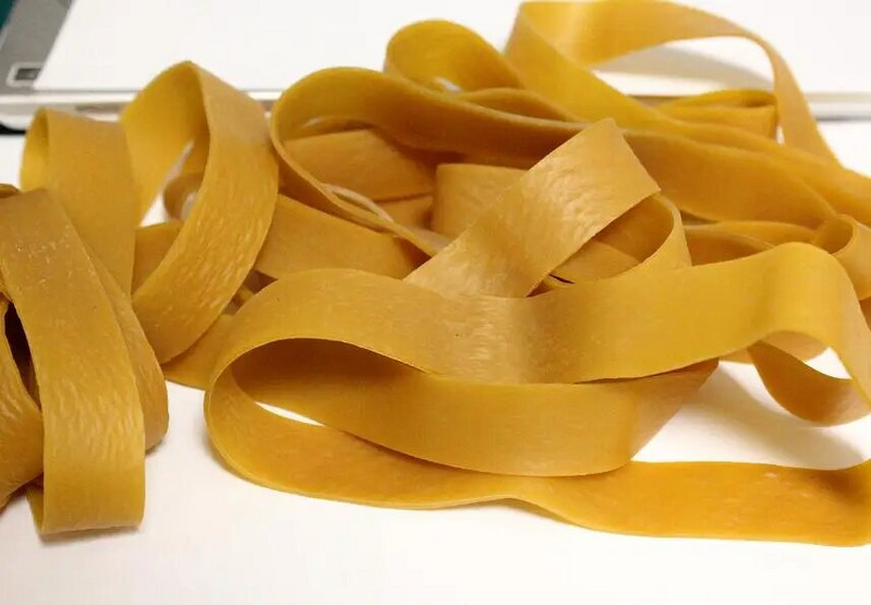 2 cm pločio rudos elastinės guminės juostos, tvirtos, didelės, didelės pramoninės pakuotės pakavimo kaklaraištis