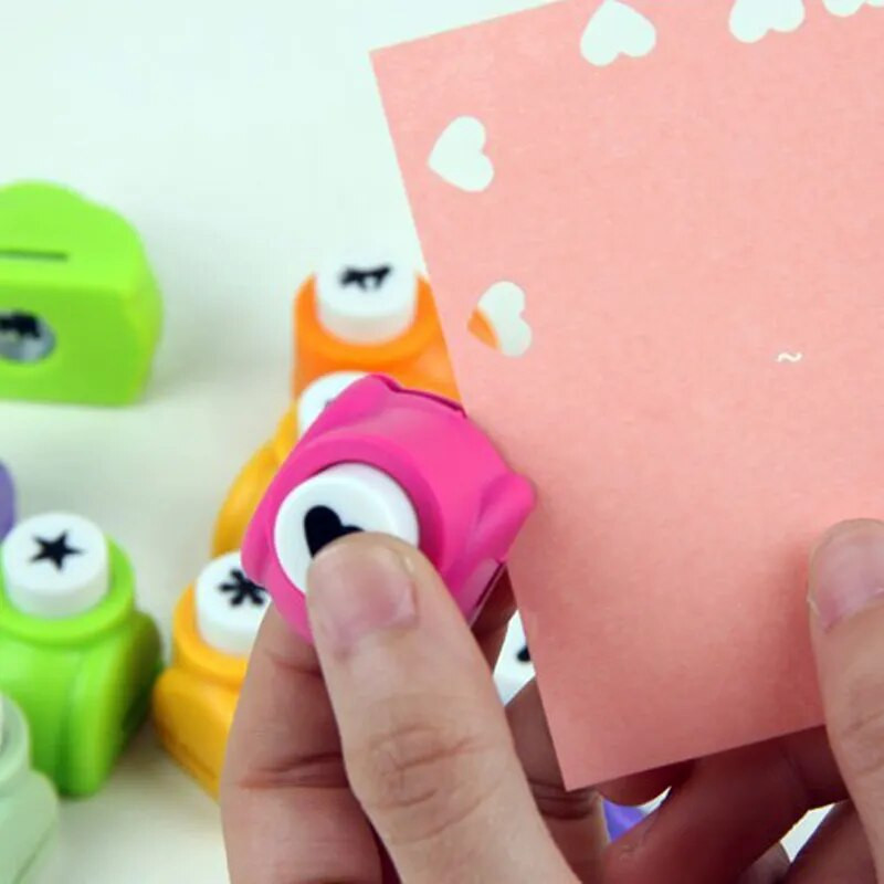 Mini Scrapbook Punches Rankų darbo pjaustytuvai Kortelių Craft Calico Spausdinimas „Pasidaryk pats“ su gėlių popieriumi, rankdarbių perforavimo skylių perforatoriaus forma