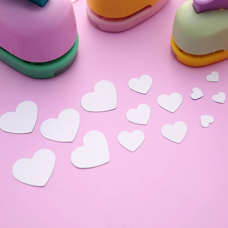 1PC Plastics Heart Hole Punch DIY Embossing Device Παιδικό Εκπαιδευτικό Μηχάνημα Εκτύπωσης Εγχειρίδιο Paper Cutter Σχολικά προμήθειες