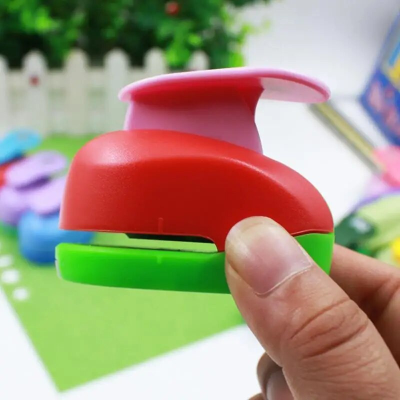 1PC Plastics Heart Hole Punch DIY Embossing Device Παιδικό Εκπαιδευτικό Μηχάνημα Εκτύπωσης Εγχειρίδιο Paper Cutter Σχολικά προμήθειες