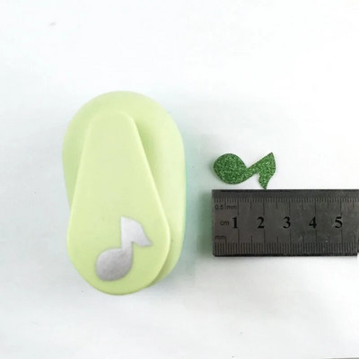 Keskmise suurusega 20 mm paberipunch EVA väljalõigete albumile