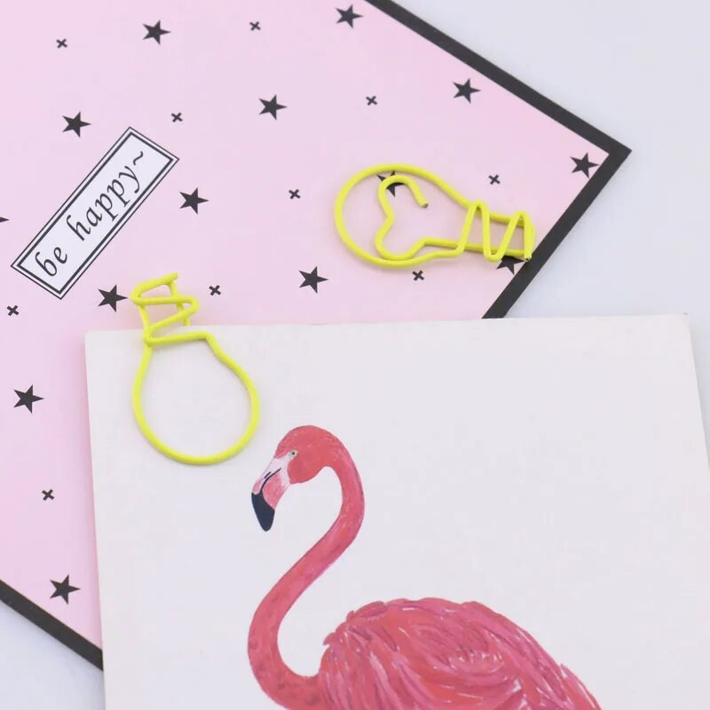 20gab./partija spuldze Forma saspraudes Radoši Interesanti Grāmatzīmju saspraudes Atgādnes saspraudes formas saspraudes biroja skolai Sākums H0145