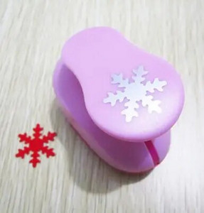 53 stila 2,5 cm ar rokām darināti amatniecības un scrapbooking rīki Papīra perforators fotoattēlu galerijai DIY dāvanu karšu perforatori Reljefa ierīce YH15