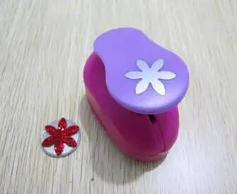 53 stila 2,5 cm ar rokām darināti amatniecības un scrapbooking rīki Papīra perforators fotoattēlu galerijai DIY dāvanu karšu perforatori Reljefa ierīce YH15