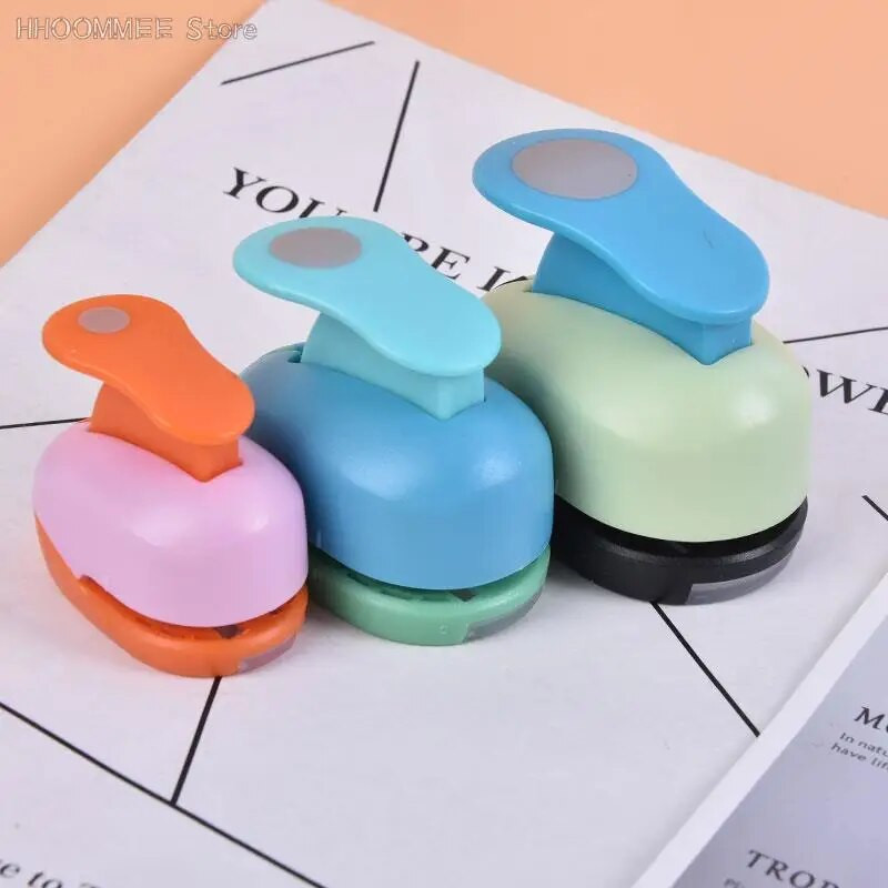 1PC Round Hole Punch DIY Embossing Device Παιδική Εκπαιδευτική Μηχανή Ανάγλυφης Εγχειρίδιο Paper Cutter Σχολικά προμήθειες 9/16/25mm